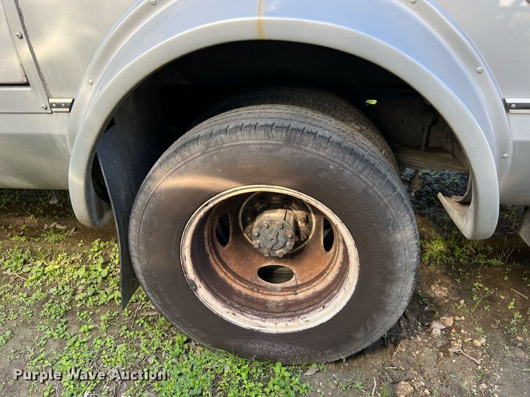 image for item MH9931 2014 Ford E350  shuttle bus