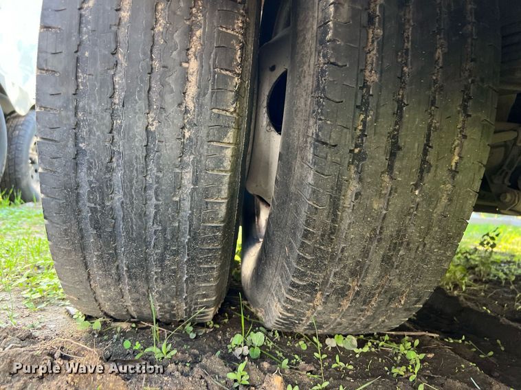 image for item MH9931 2014 Ford E350  shuttle bus