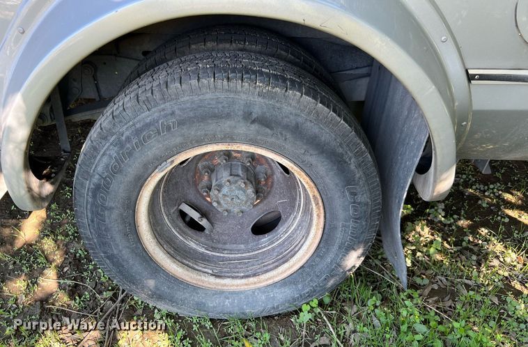 image for item MH9931 2014 Ford E350  shuttle bus