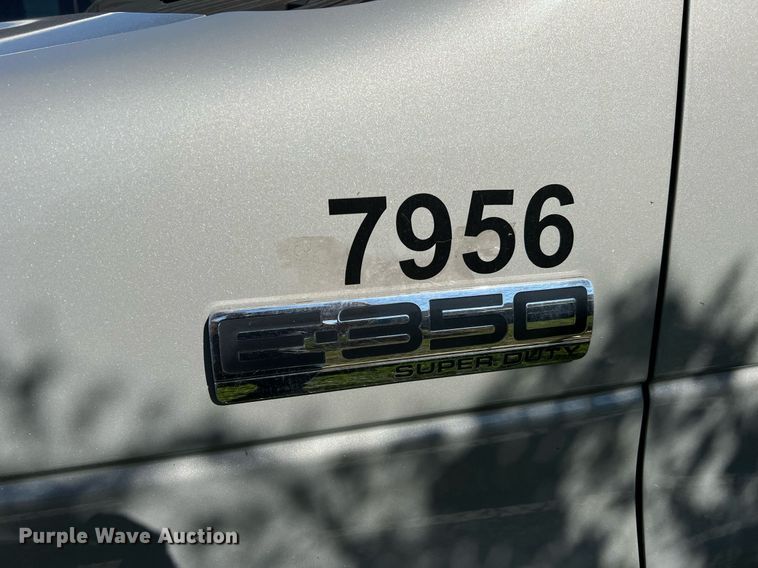 image for item MH9931 2014 Ford E350  shuttle bus