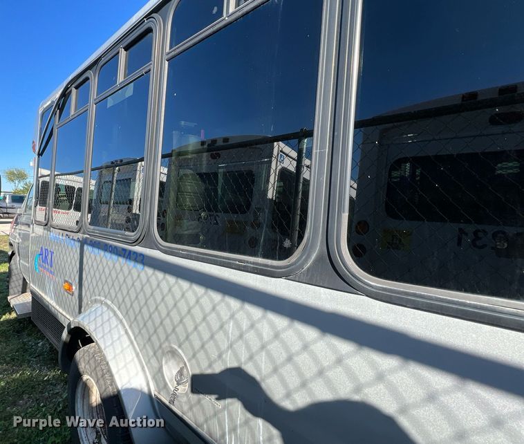 image for item MH9933 2014 Ford E350  shuttle bus