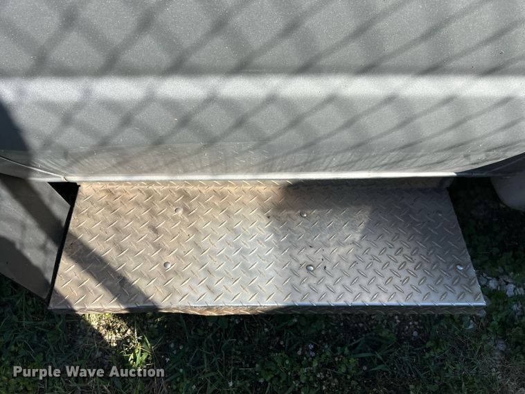 image for item MH9933 2014 Ford E350  shuttle bus