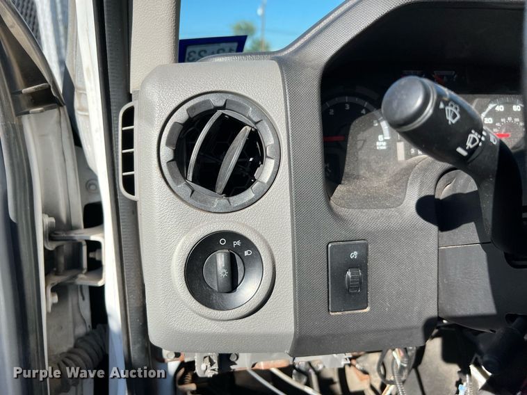 image for item MH9933 2014 Ford E350  shuttle bus