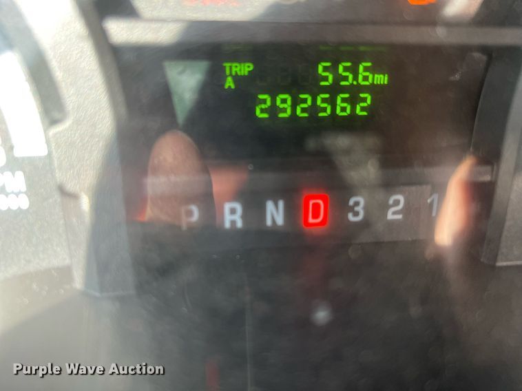 image for item MH9933 2014 Ford E350  shuttle bus