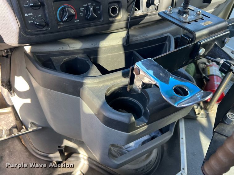 image for item MH9933 2014 Ford E350  shuttle bus