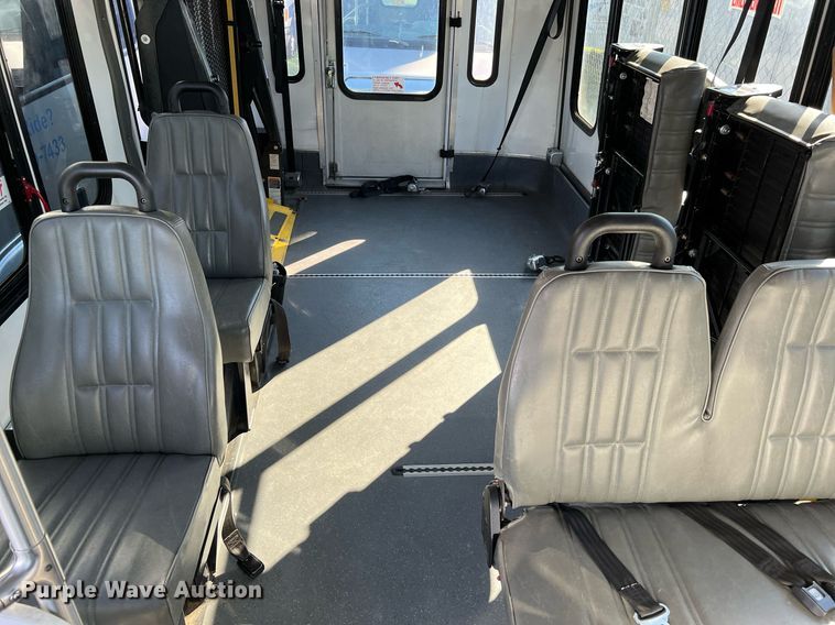 image for item MH9933 2014 Ford E350  shuttle bus