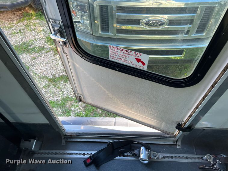 image for item MH9933 2014 Ford E350  shuttle bus