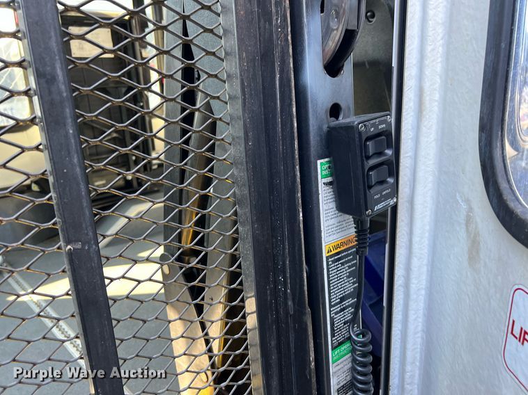 image for item MH9933 2014 Ford E350  shuttle bus