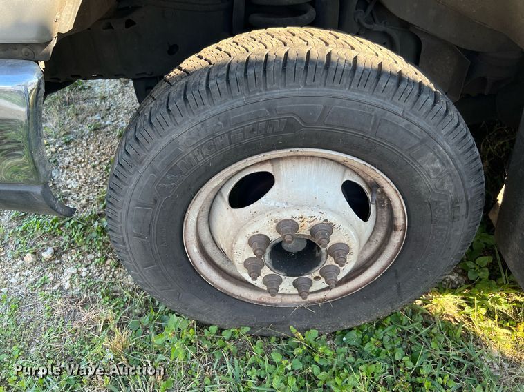 image for item MH9933 2014 Ford E350  shuttle bus