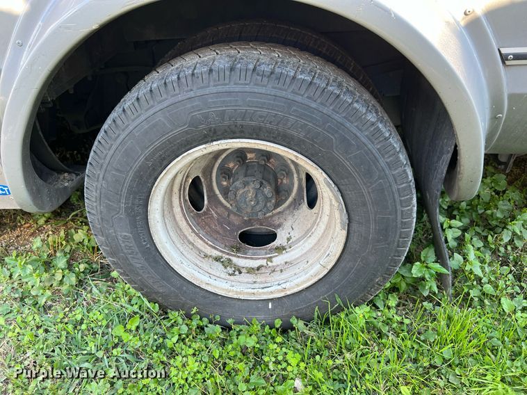 image for item MH9933 2014 Ford E350  shuttle bus