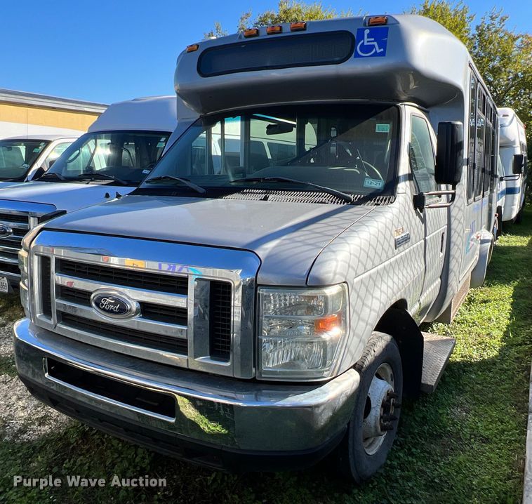 image for item MH9934 2014 Ford E350  shuttle bus