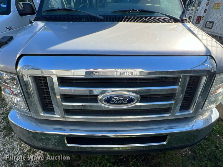 image for item MH9934 2014 Ford E350  shuttle bus