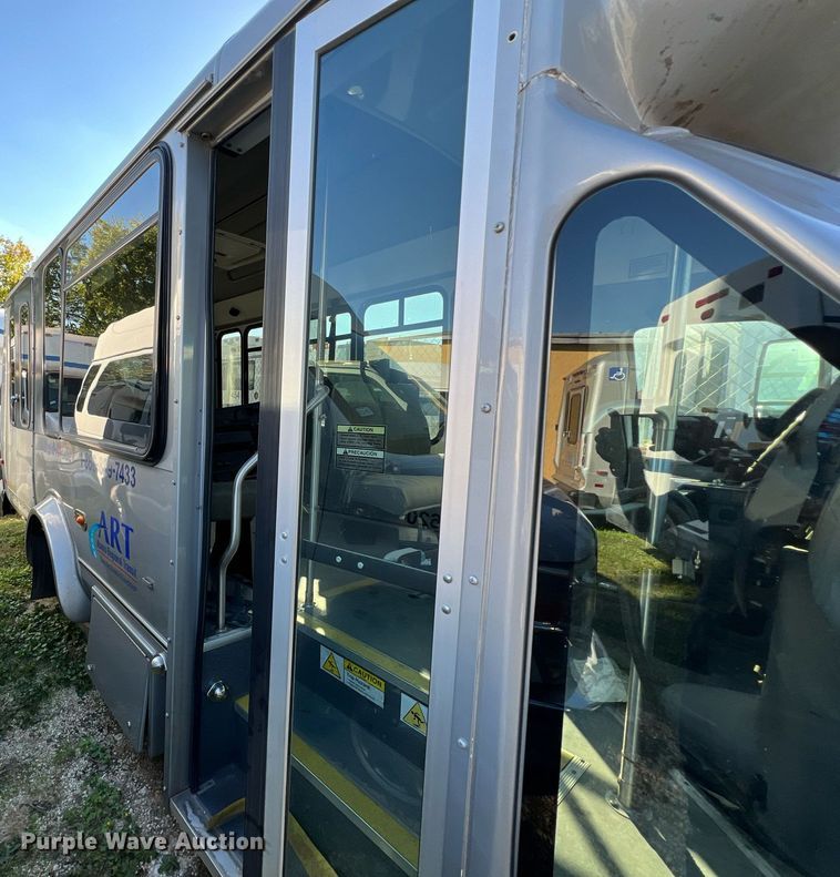 image for item MH9934 2014 Ford E350  shuttle bus