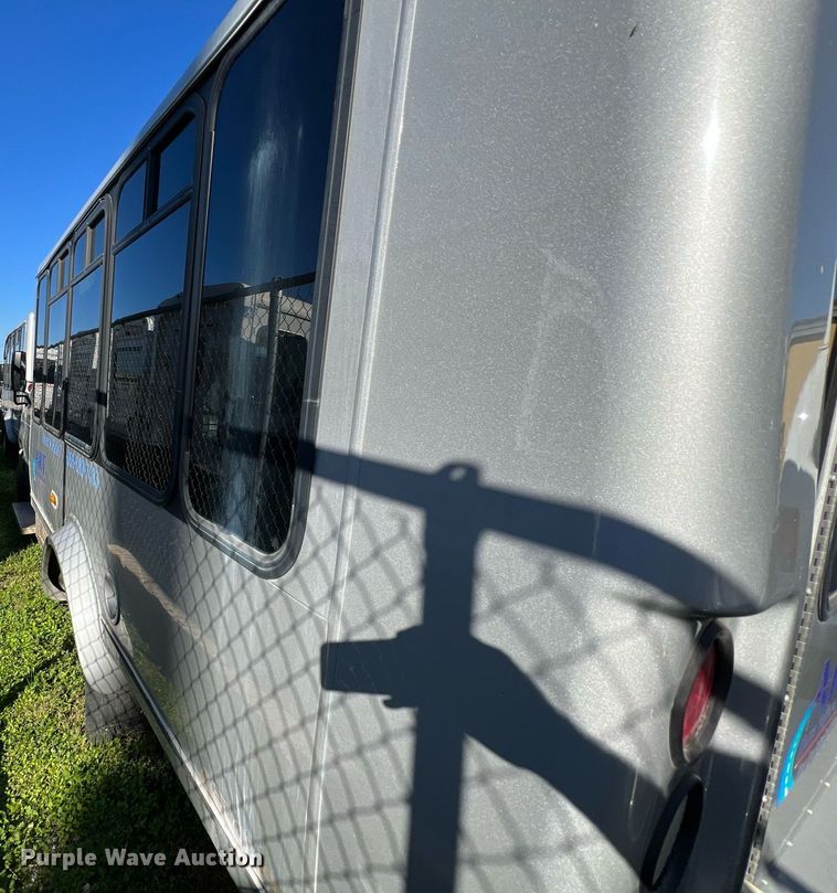 image for item MH9934 2014 Ford E350  shuttle bus