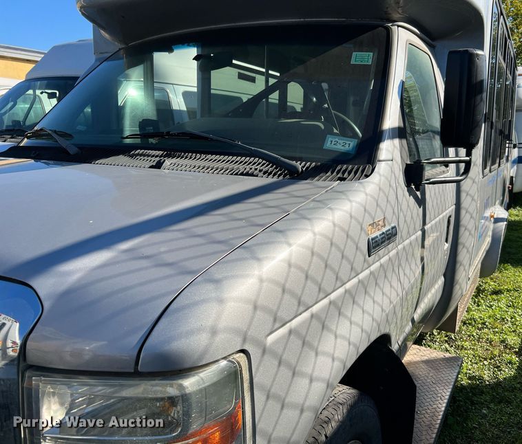 image for item MH9934 2014 Ford E350  shuttle bus