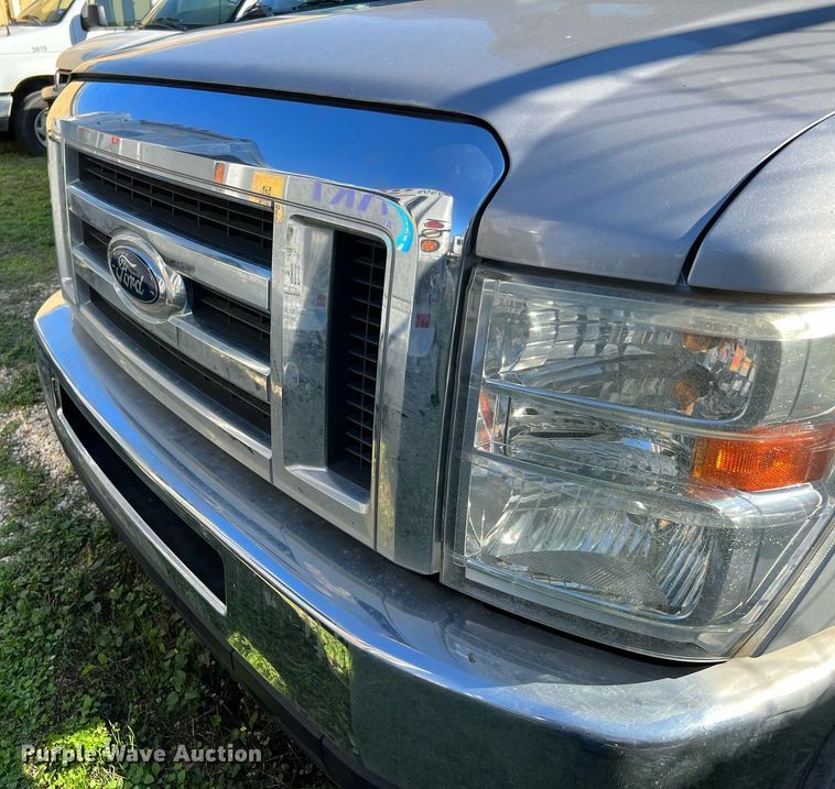 image for item MH9934 2014 Ford E350  shuttle bus