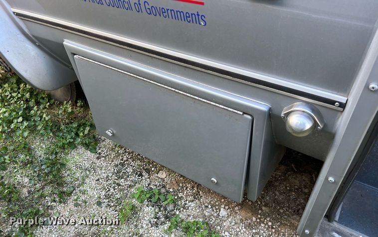 image for item MH9934 2014 Ford E350  shuttle bus