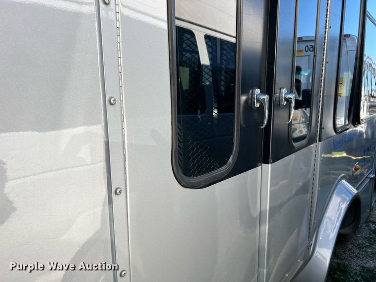 image for item MH9934 2014 Ford E350  shuttle bus