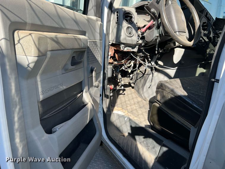 image for item MH9934 2014 Ford E350  shuttle bus