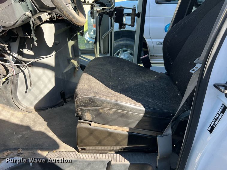 image for item MH9934 2014 Ford E350  shuttle bus