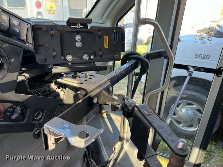 image for item MH9934 2014 Ford E350  shuttle bus