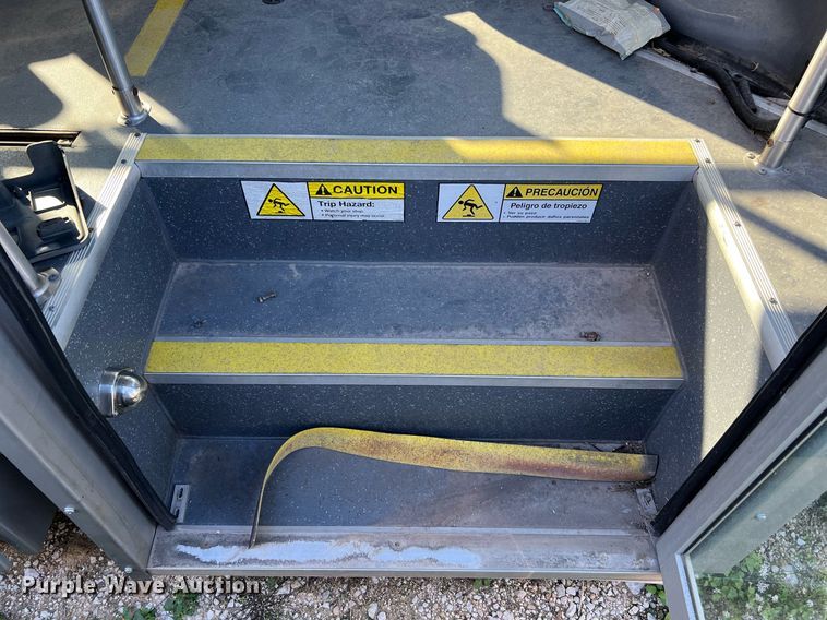 image for item MH9934 2014 Ford E350  shuttle bus