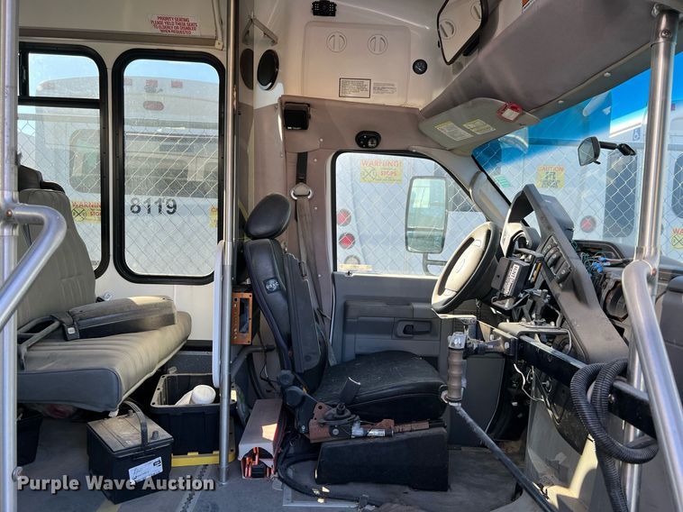 image for item MH9934 2014 Ford E350  shuttle bus