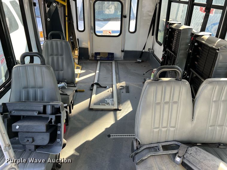 image for item MH9934 2014 Ford E350  shuttle bus