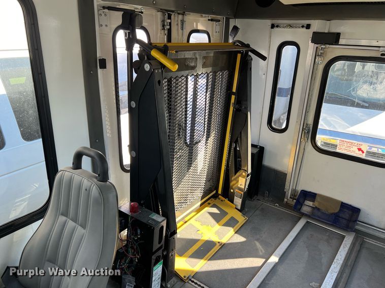 image for item MH9934 2014 Ford E350  shuttle bus