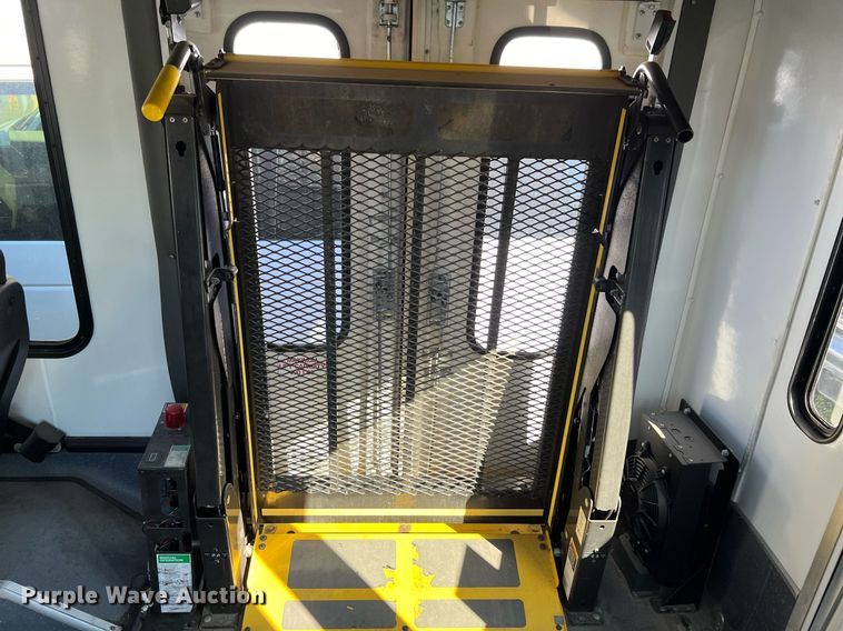 image for item MH9934 2014 Ford E350  shuttle bus