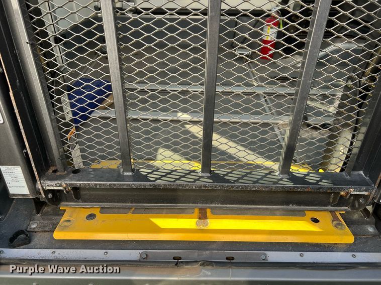 image for item MH9934 2014 Ford E350  shuttle bus