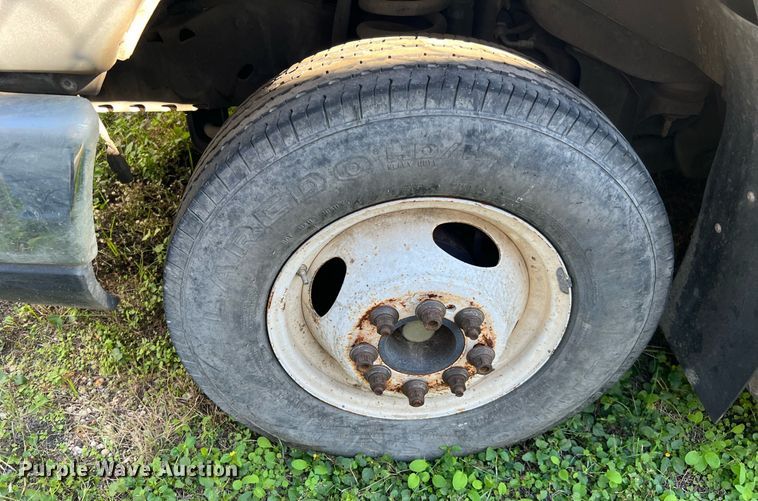 image for item MH9934 2014 Ford E350  shuttle bus