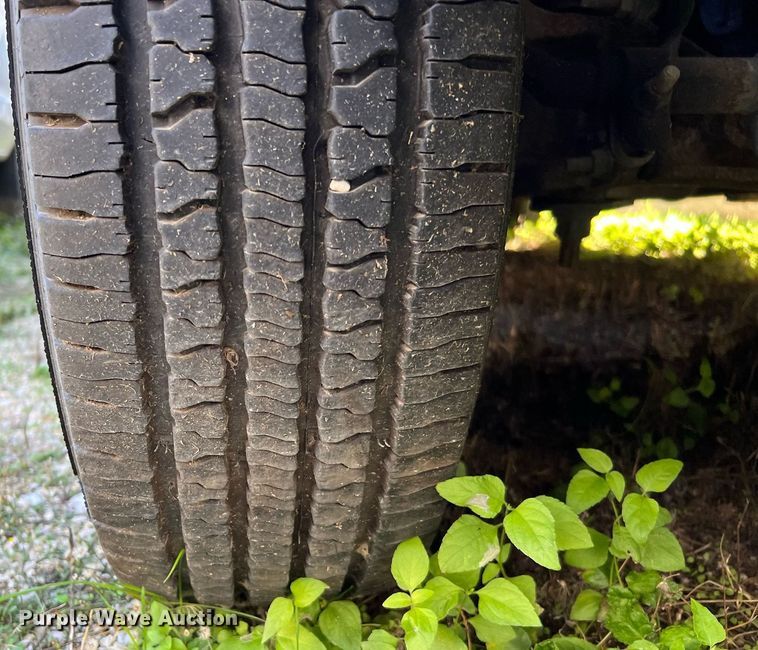 image for item MH9934 2014 Ford E350  shuttle bus