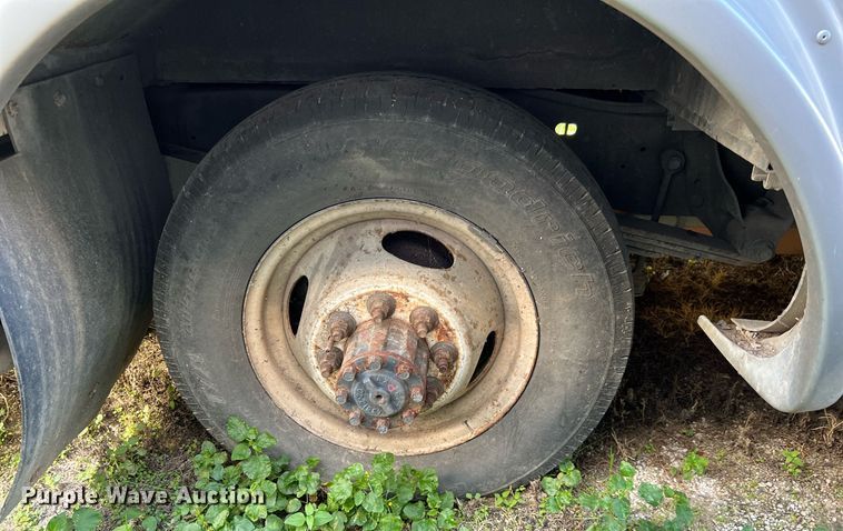 image for item MH9934 2014 Ford E350  shuttle bus