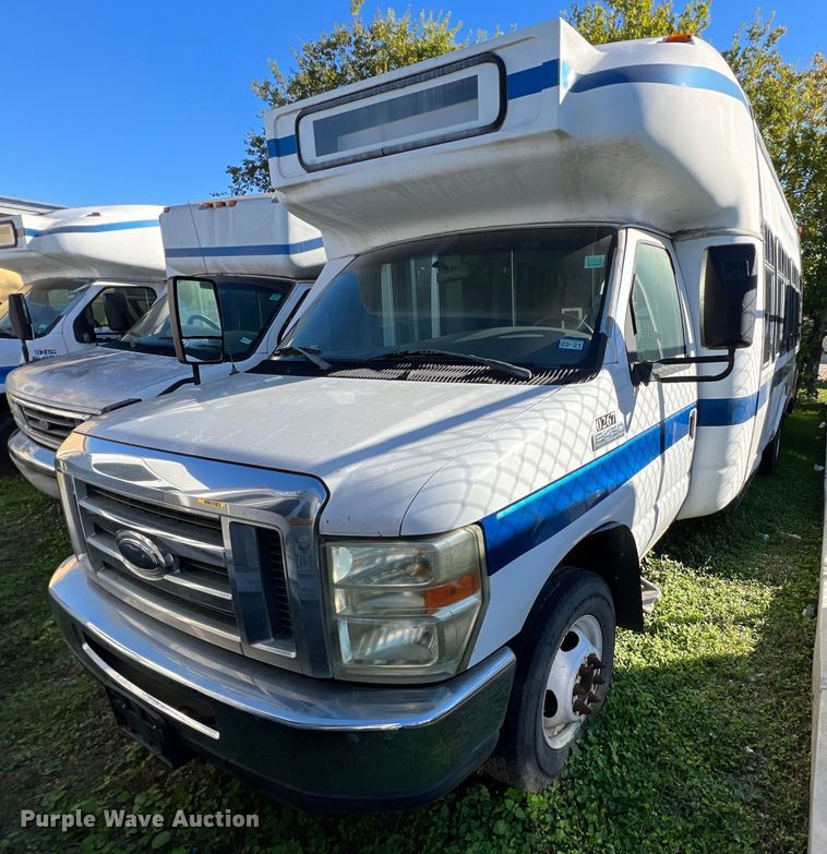 image for item MH9935 2008 Ford E450  shuttle bus