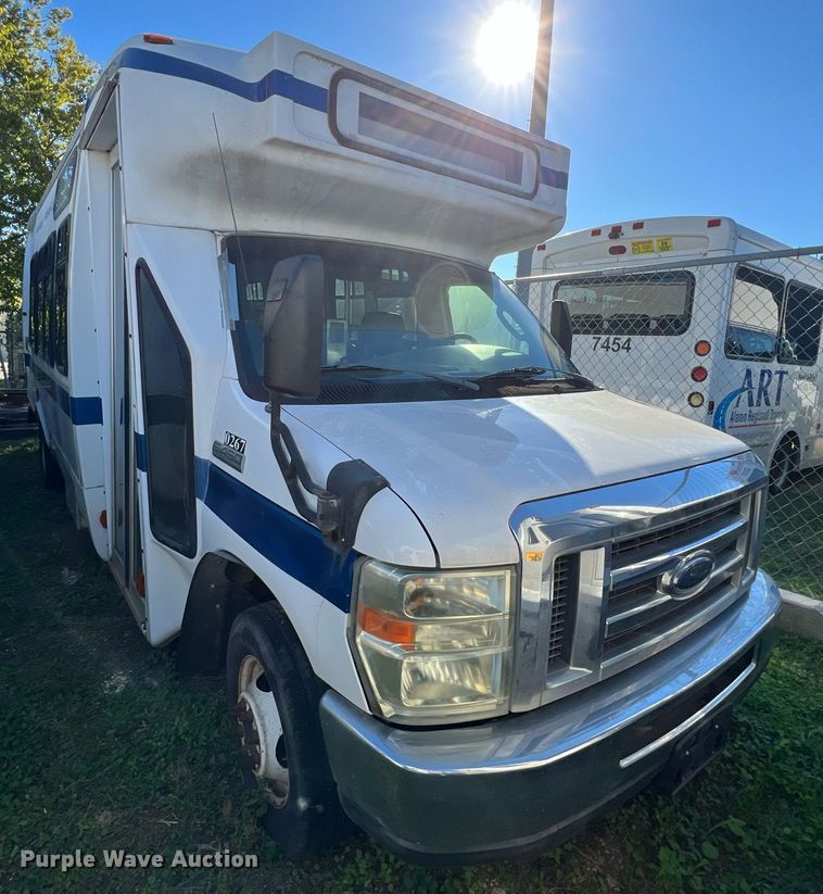 image for item MH9935 2008 Ford E450  shuttle bus