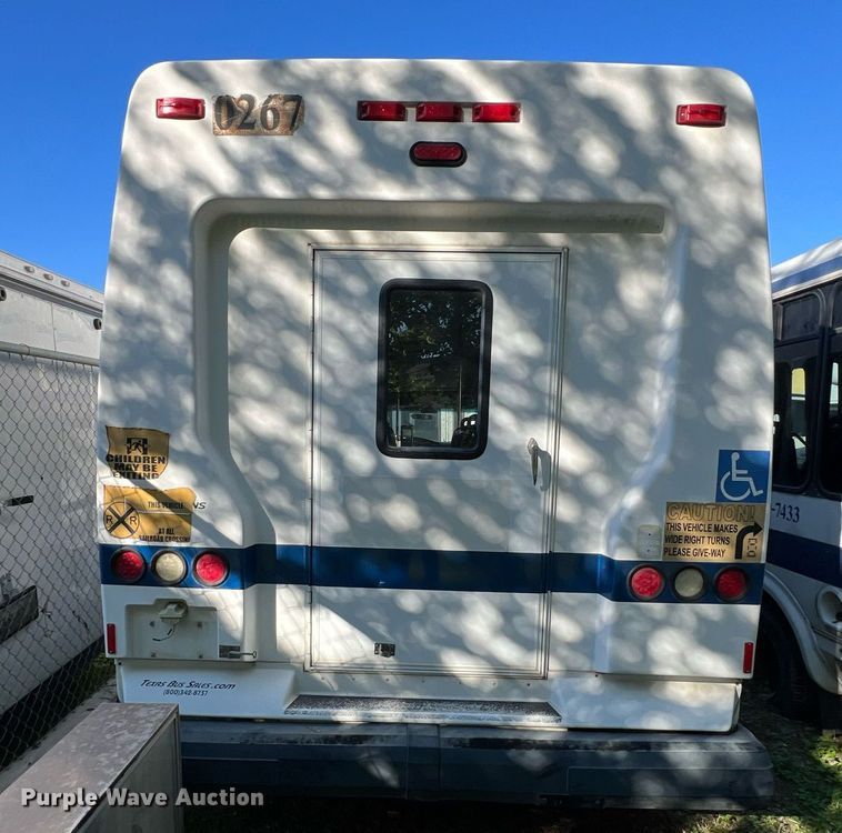 image for item MH9935 2008 Ford E450  shuttle bus