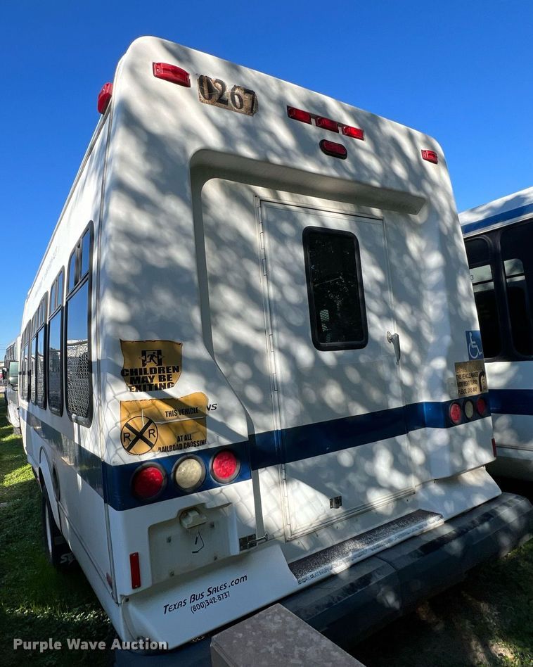 image for item MH9935 2008 Ford E450  shuttle bus