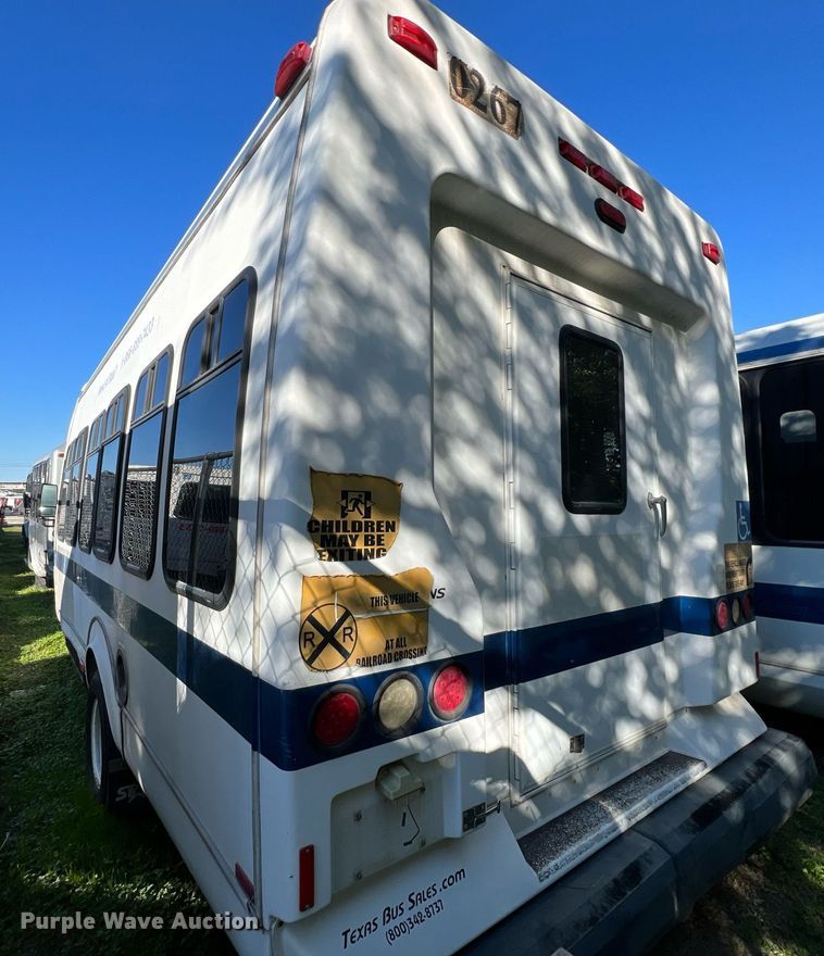 image for item MH9935 2008 Ford E450  shuttle bus