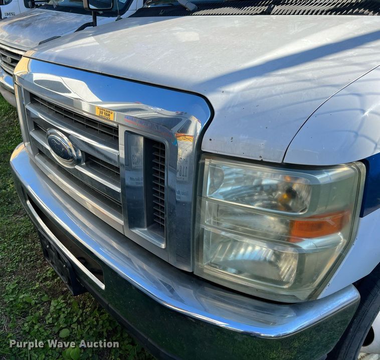 image for item MH9935 2008 Ford E450  shuttle bus