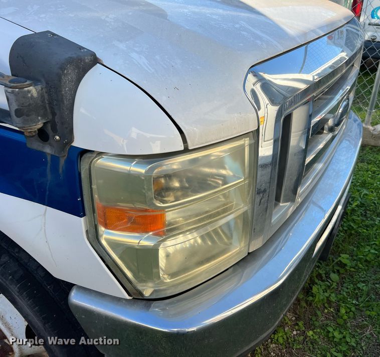 image for item MH9935 2008 Ford E450  shuttle bus