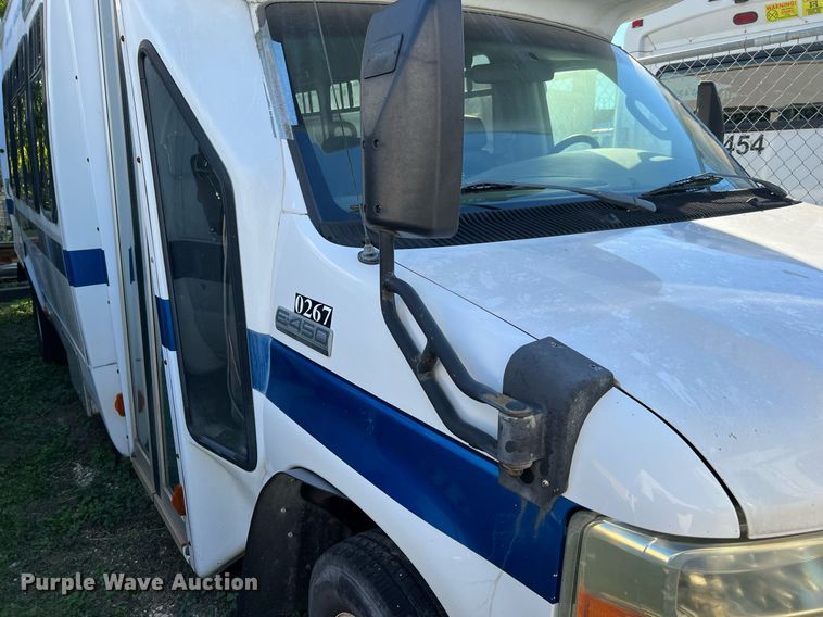 image for item MH9935 2008 Ford E450  shuttle bus