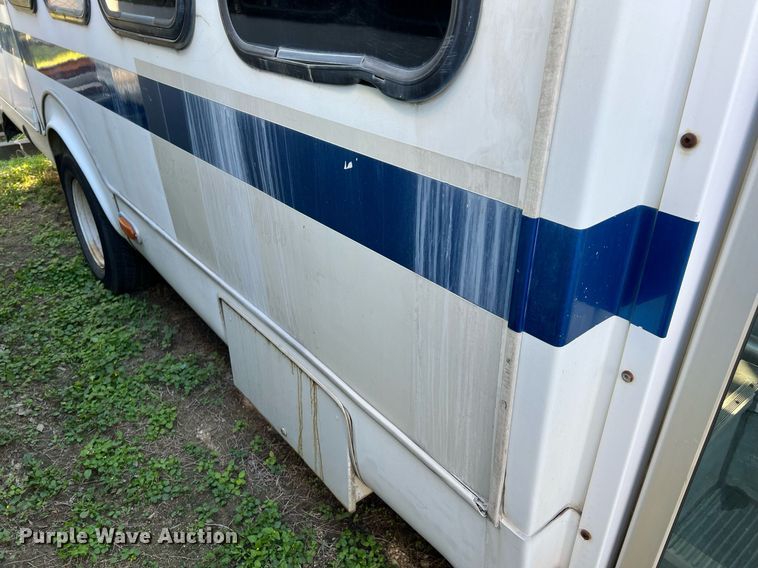 image for item MH9935 2008 Ford E450  shuttle bus