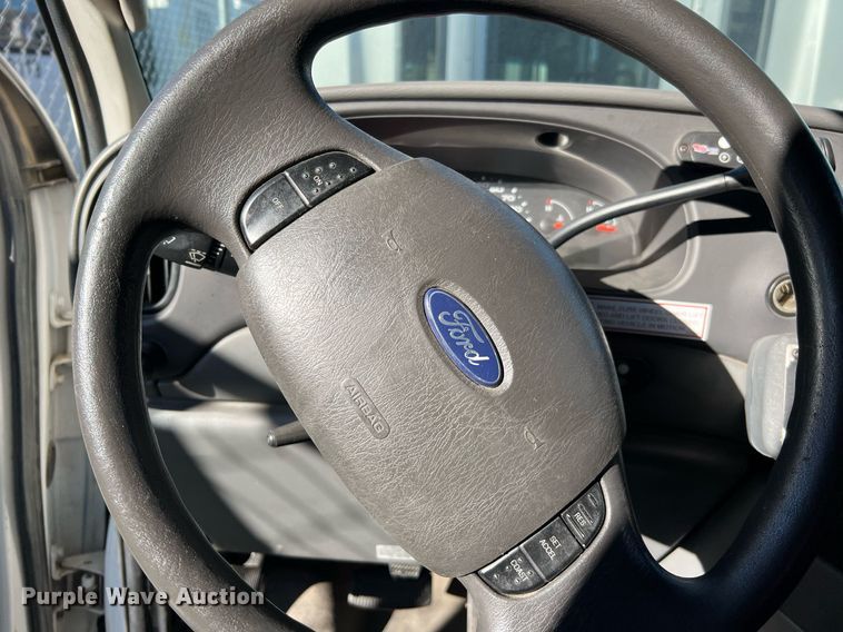 image for item MH9935 2008 Ford E450  shuttle bus