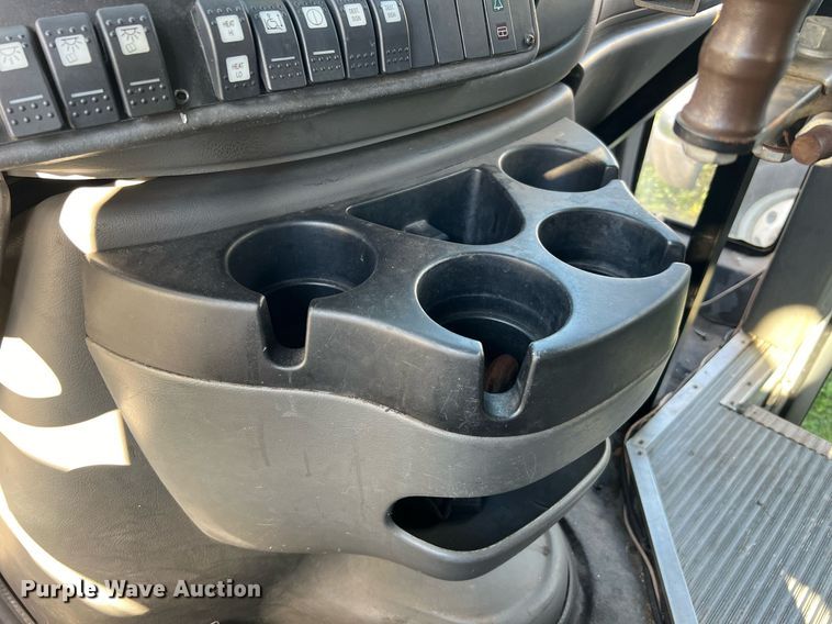 image for item MH9935 2008 Ford E450  shuttle bus