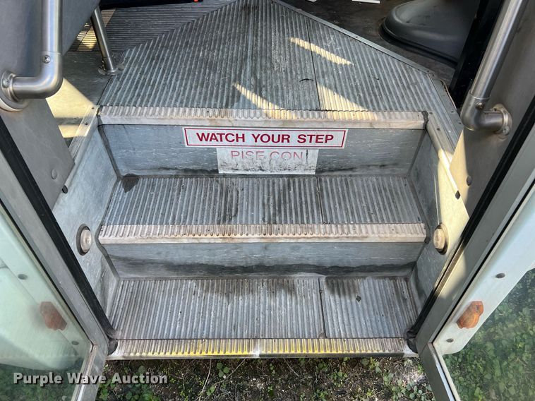 image for item MH9935 2008 Ford E450  shuttle bus