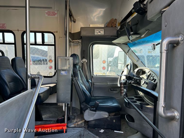 image for item MH9935 2008 Ford E450  shuttle bus