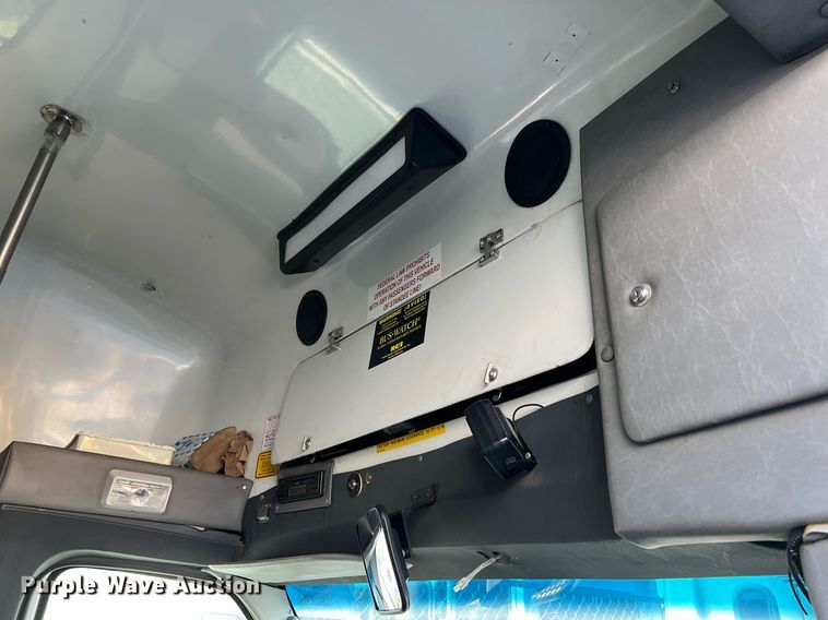 image for item MH9935 2008 Ford E450  shuttle bus