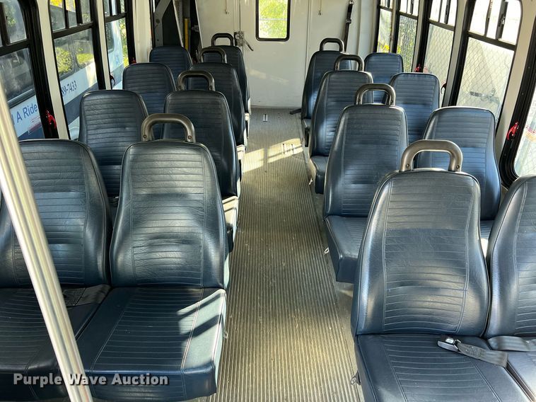 image for item MH9935 2008 Ford E450  shuttle bus