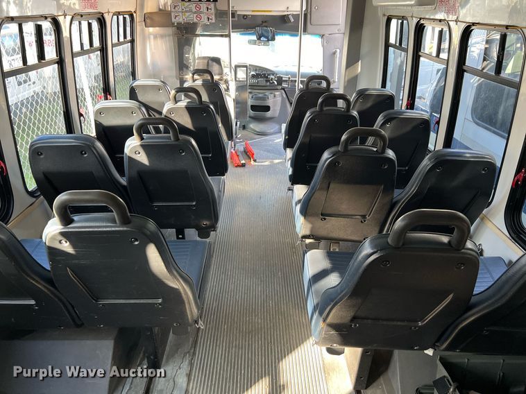 image for item MH9935 2008 Ford E450  shuttle bus